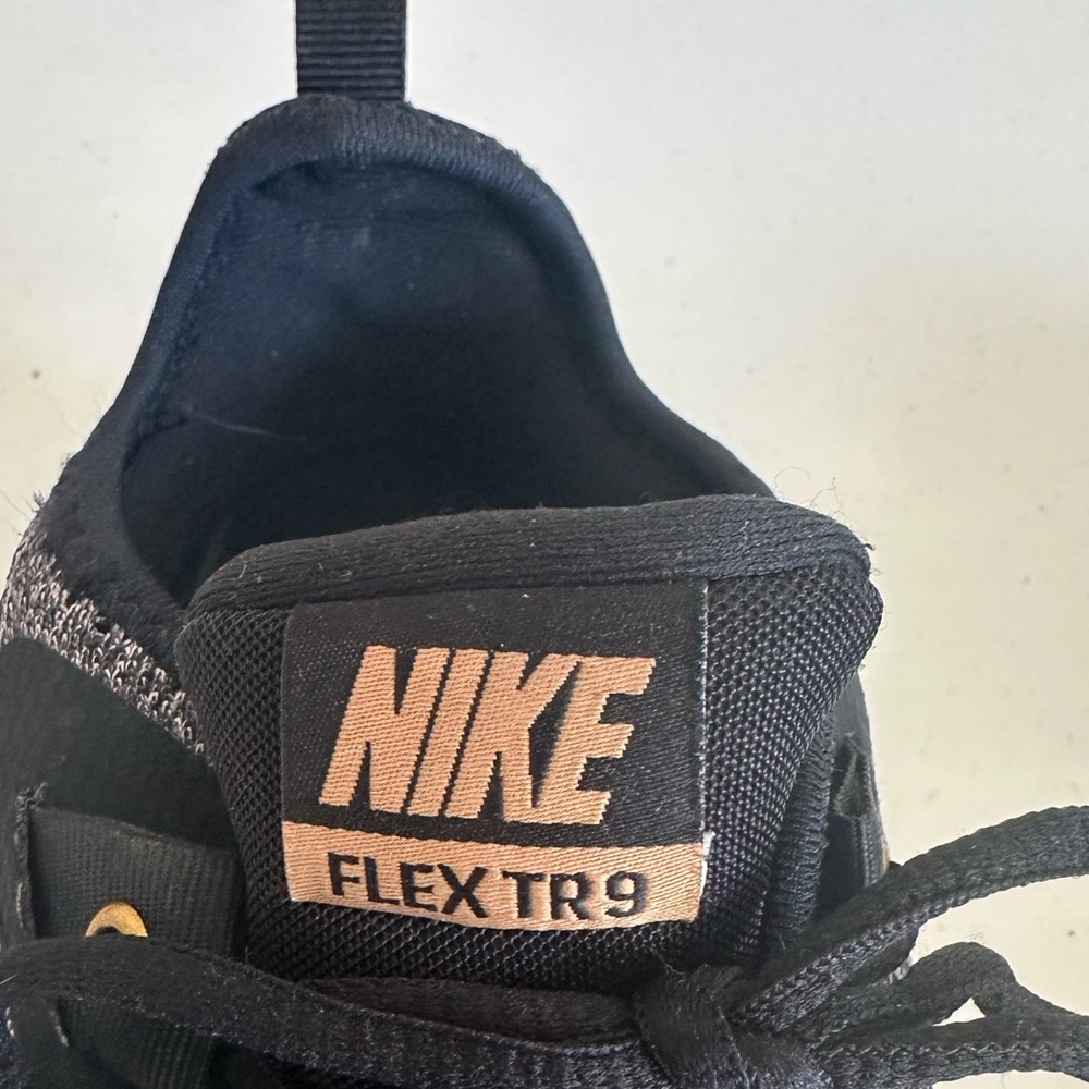 Women’s‎ 9.5 Nike Flex TR 9 Gunsmoke and Gold Sneakers - Picture 5 of 8